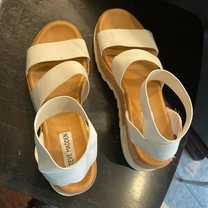 🎄 Steve Madden, size 7 platform, 3” cork heels